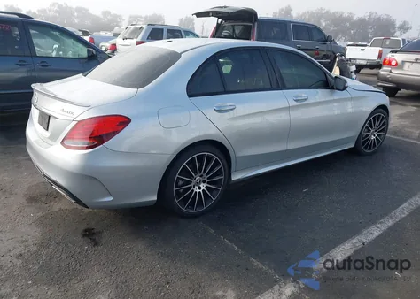 2018 Mercedes-Benz C 300 4Matic z USA, uszkodzony, nr VIN 55SWF4KB6JU260421